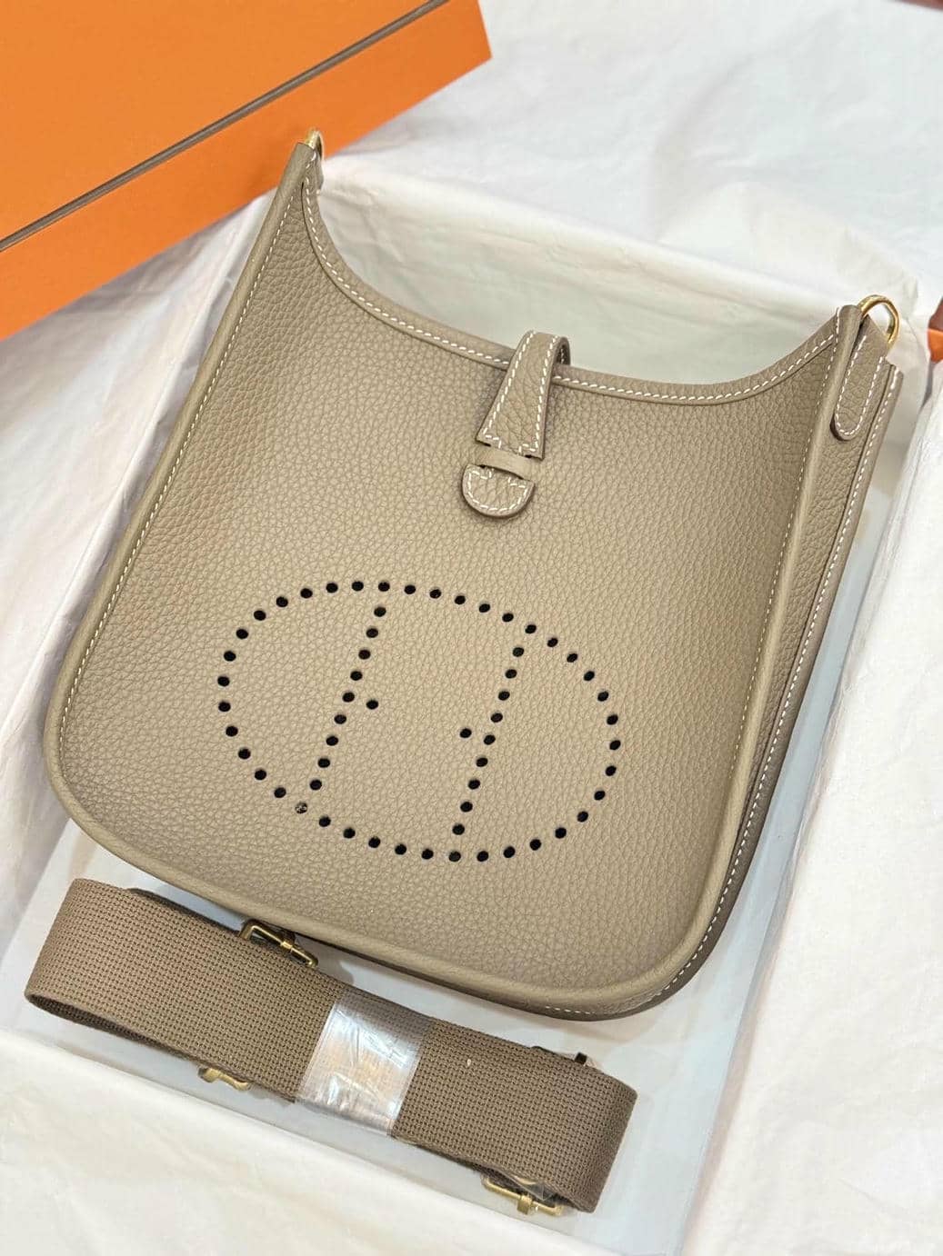 Evelyne23cm-7